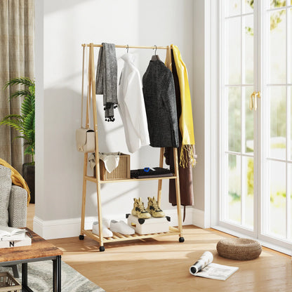 HOMCOM Bambus Kleiderständer mit Rollen, 2 offenen Regalen und 2 Haken, Garderobenständer für Eingangsbereich, Flur, Schlafzimmer 84,5x43,5x158 cm Natur